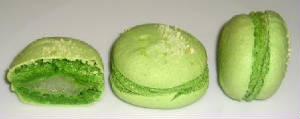 COOKIE/macarons_greentea_yuzu_wh.JPG