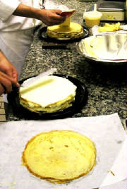 DESSERTS/gateau_de_crepe_making_3.JPG