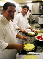 DESSERTS/gateau_de_crepe_making_5.JPG