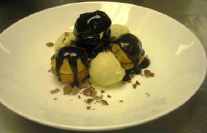 DESSERTS/profiteroles_vanilla_ic_choc_sauce_side_2.jpg