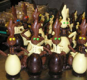 HOLIDAYS/easter_2006-Bunnies_on_Eggs.jpg