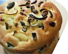 glossary_f/focaccia_olives.jpg